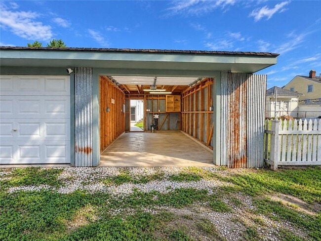 Building Photo - 442 Friscoville Ave