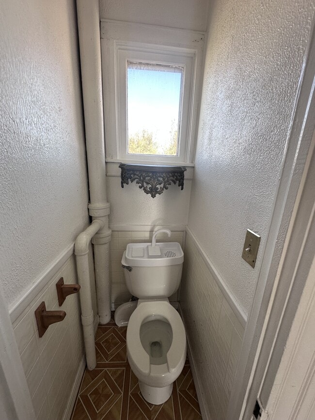 Building Photo - 223 E 27th St