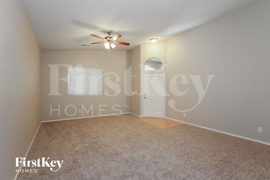 Building Photo - 609 Fiesta Del Rey Ave