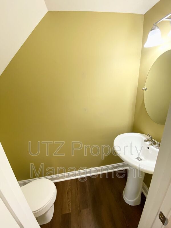 Building Photo - 538 Wellington Ct