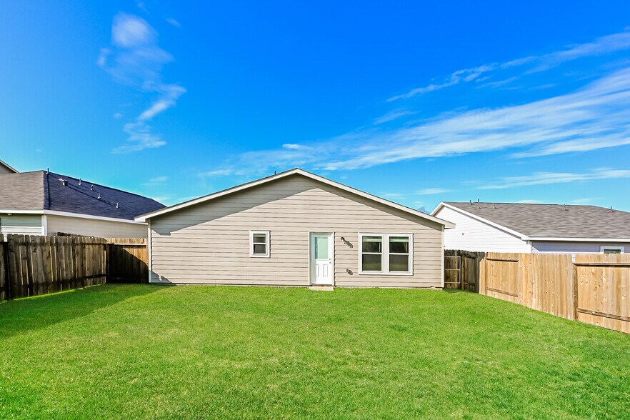 Building Photo - 14191 Green Wing Cir