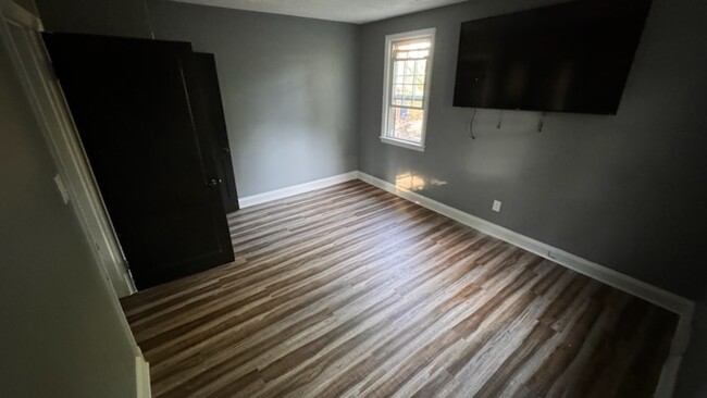 Building Photo - 4727 Luerssen Ave