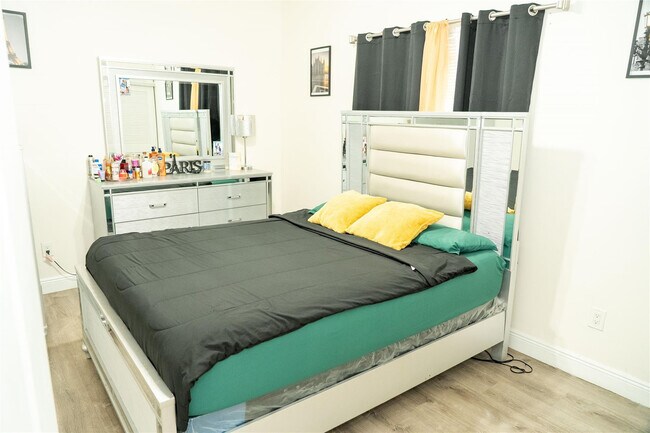 Building Photo - 2710 NW 5th St