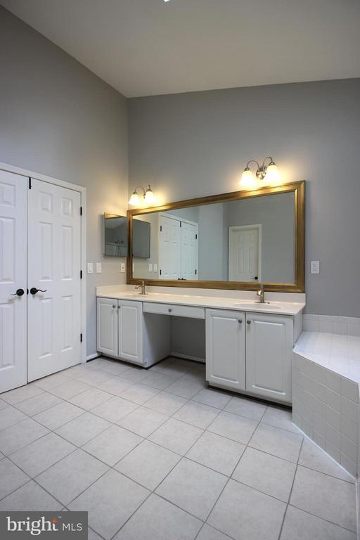Building Photo - 14015 Wood Rock Way