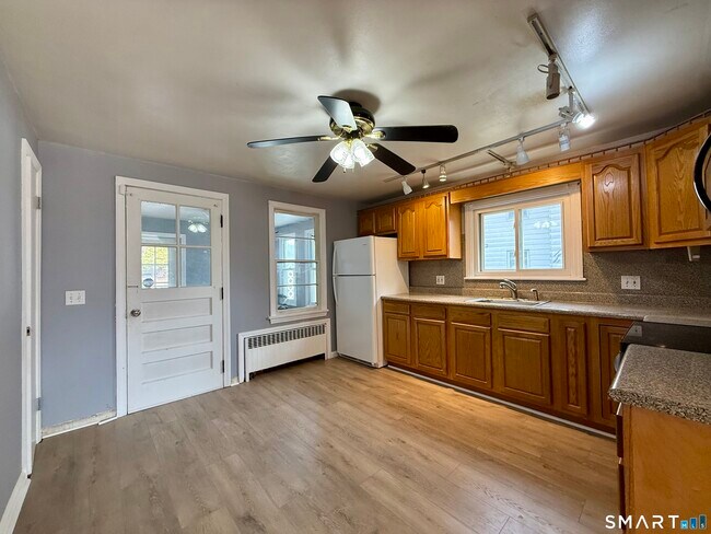 Building Photo - 37 Alexander Ave