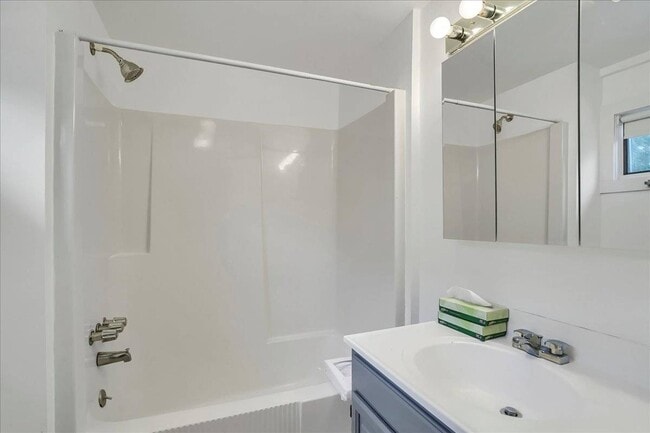 Building Photo - 205 Hudson St