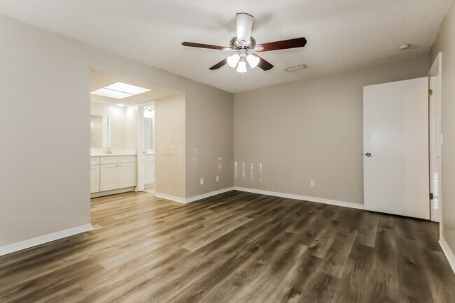 Building Photo - 504 Mahogany Dr