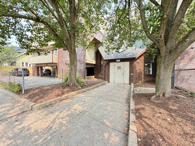 Building Photo - 183 Livingston Pl