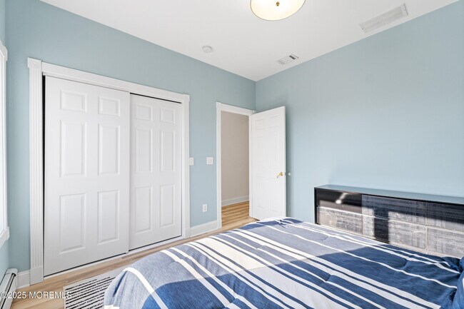 Building Photo - 3456 E Thistle Ave