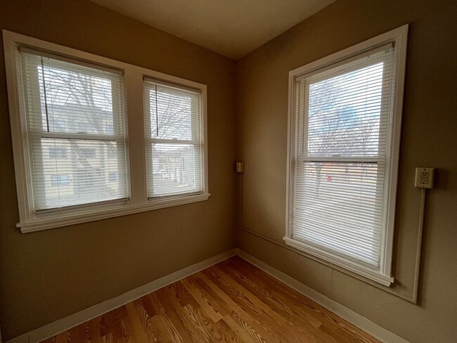 Building Photo - 468 N Herschel St