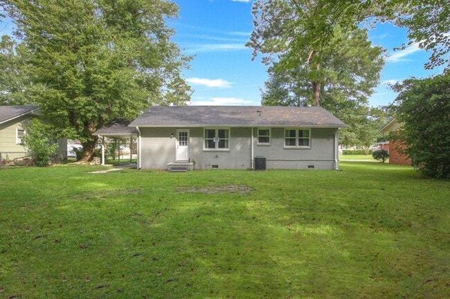 Building Photo - Home Close to Amenities