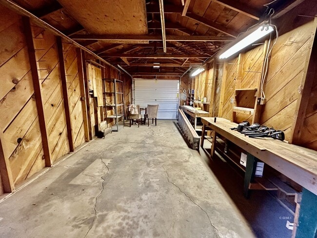 Building Photo - 1313 S 6th Ave
