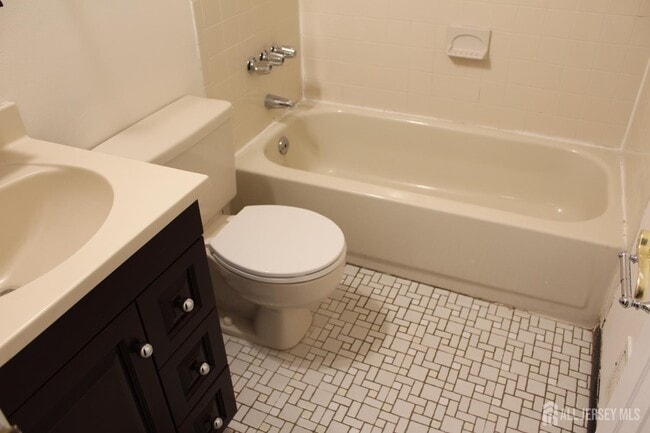 Building Photo - 224 Westgate Dr