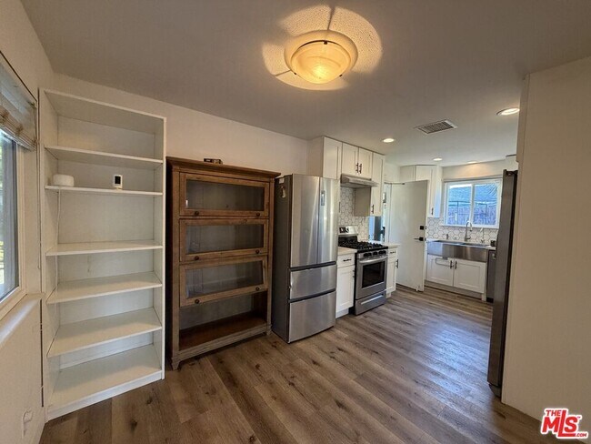 Building Photo - 8541 Dempsey Ave