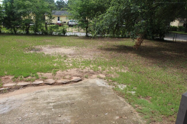 Building Photo - 2523 Beachview Dr