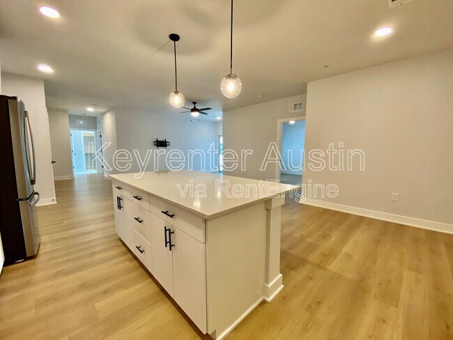 Building Photo - 3101 Govalle Ave