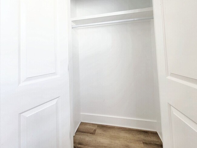 Building Photo - Sophisticated 3/BR 2.5/BS Home in Point Ve...