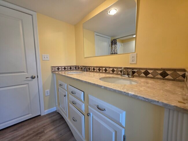 Building Photo - 25711 Delmar Rd