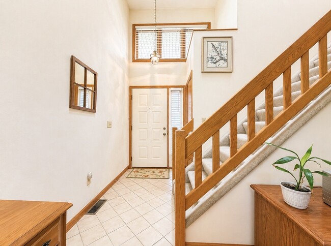 Building Photo - 209 Vivian Ln