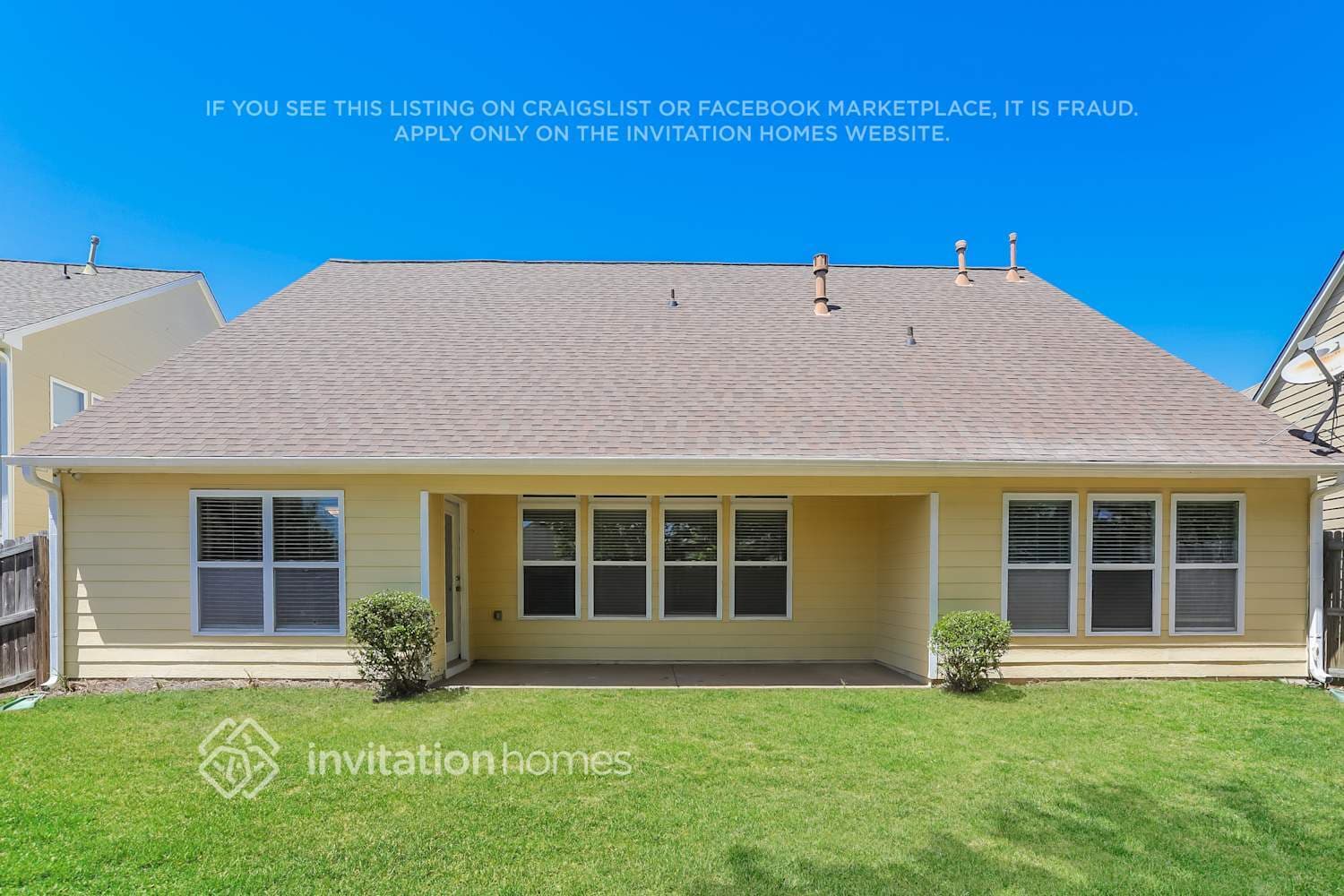 Building Photo - 1142 Balvaird Dr SE