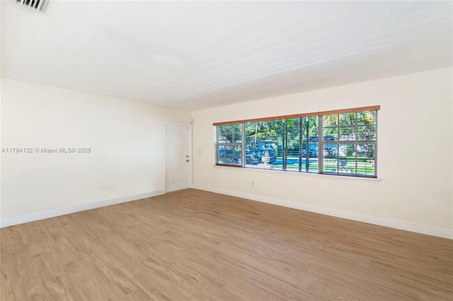 Building Photo - 410 Castania Ave
