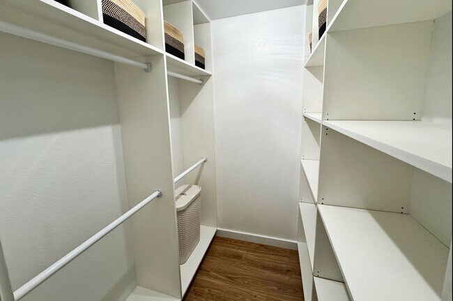 Building Photo - Luxury Scottsdale Condo: Modern Comfort in...