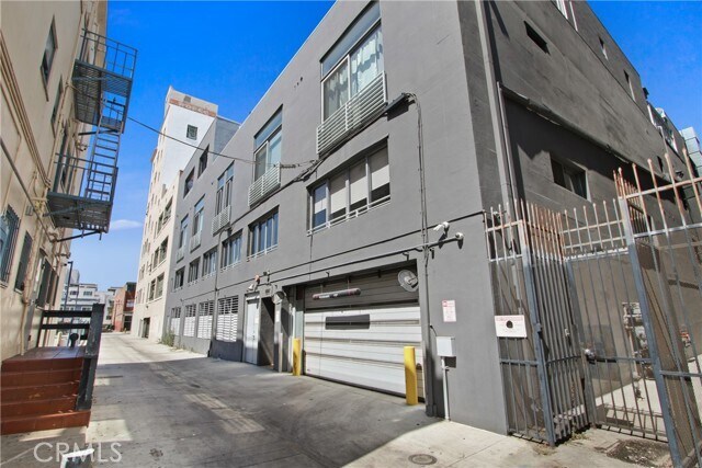 Building Photo - 433 Pine Ave