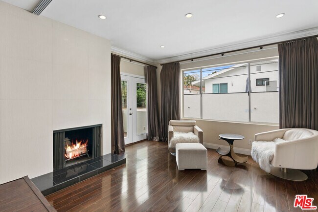 Building Photo - 419 N Oakhurst Dr