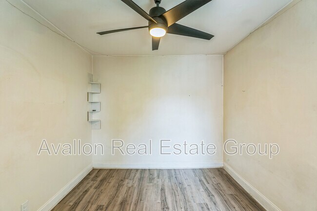Building Photo - 1124 W Nevada St