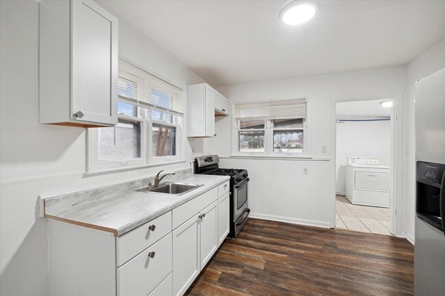 Building Photo - 3 bedroom 2 full bathrooms Warren $1,300
