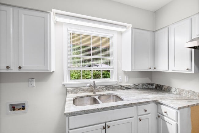 Building Photo - 1381 Laudeen Dr