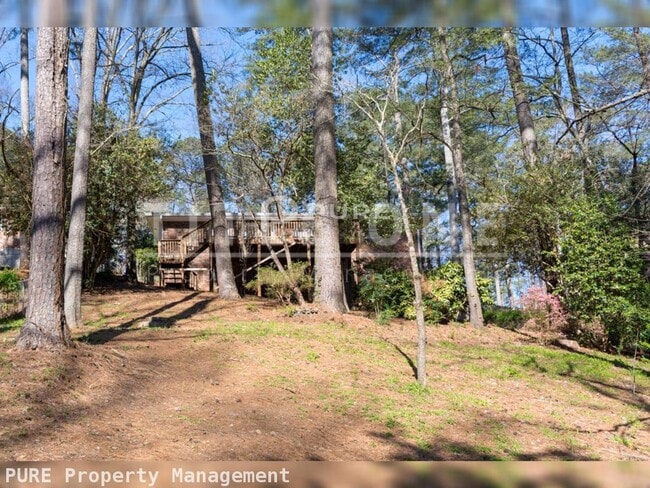Building Photo - Price Drop Alert!   3 bed 1/5bath Home. Av...