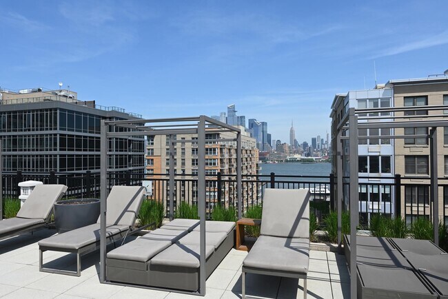 Building Photo - 1400 Hudson St