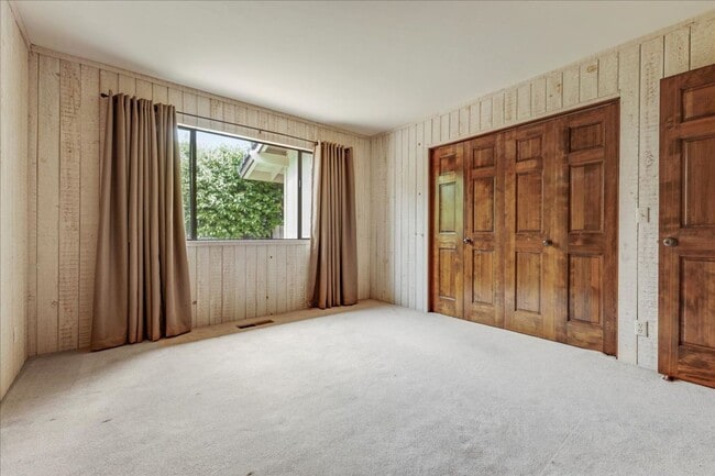 Building Photo - Sunny Carmel Two Bedroom - Carmel School D...