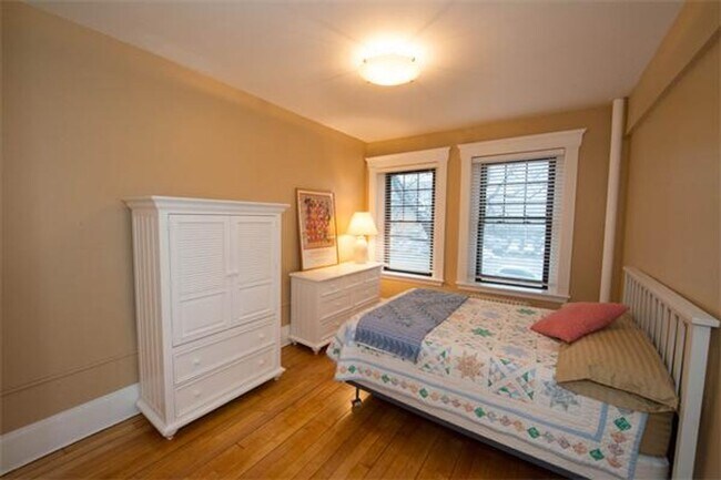 Building Photo - Truly the best 3 bed in Allston!!