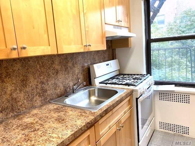 Building Photo - 68-38 Yellowstone Blvd