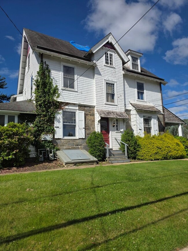 Building Photo - 1858 Guernsey Ave