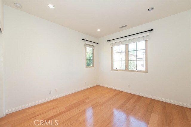 Building Photo - 83 Bianco