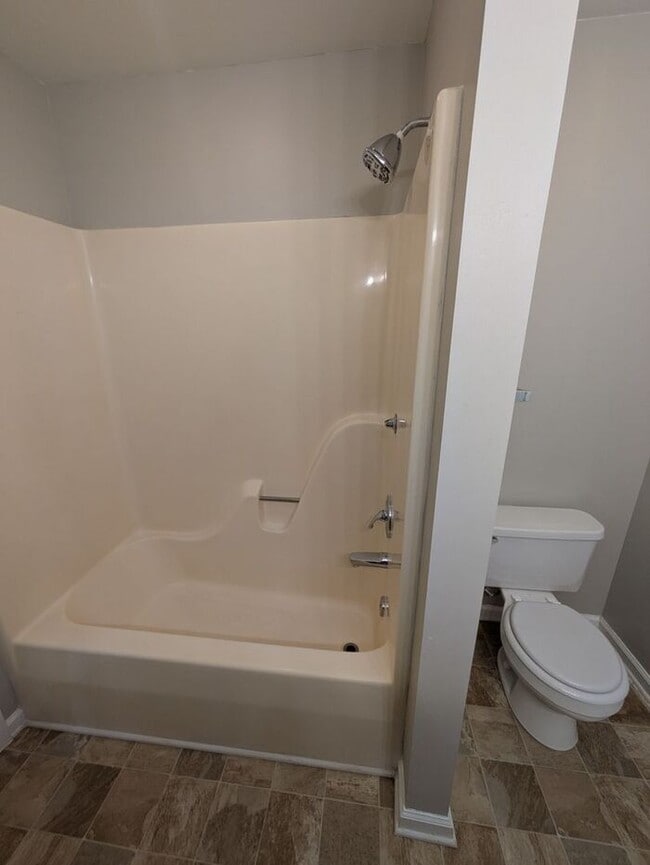 Building Photo - 2BD/1.5BA Townhome At Strawberry Patch Complex in Hickory