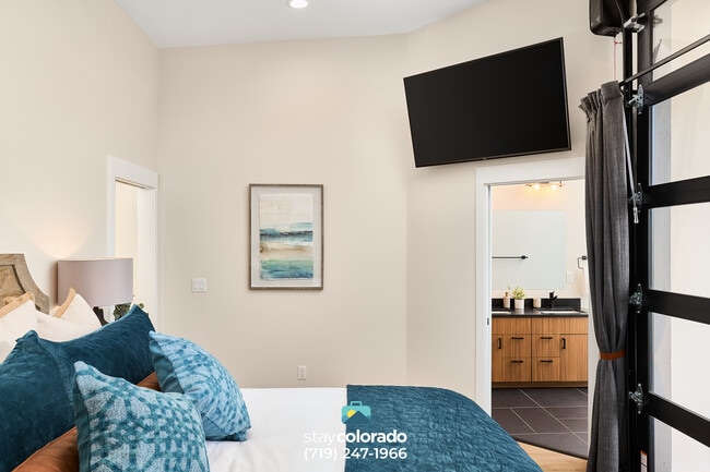 Glenn St - Master Bed - 2248 Glenn St