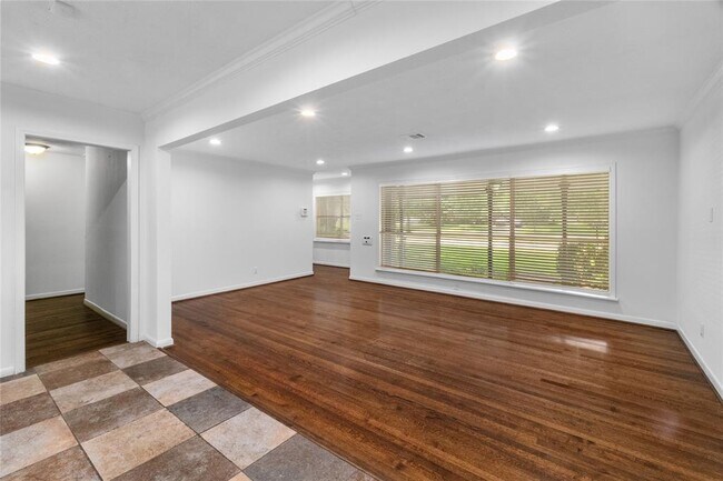 Building Photo - 5018 Willowbend Blvd