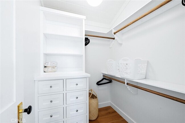 Building Photo - 360 Cliff Dr