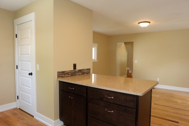 Building Photo - 1424 Sigsbee St SE