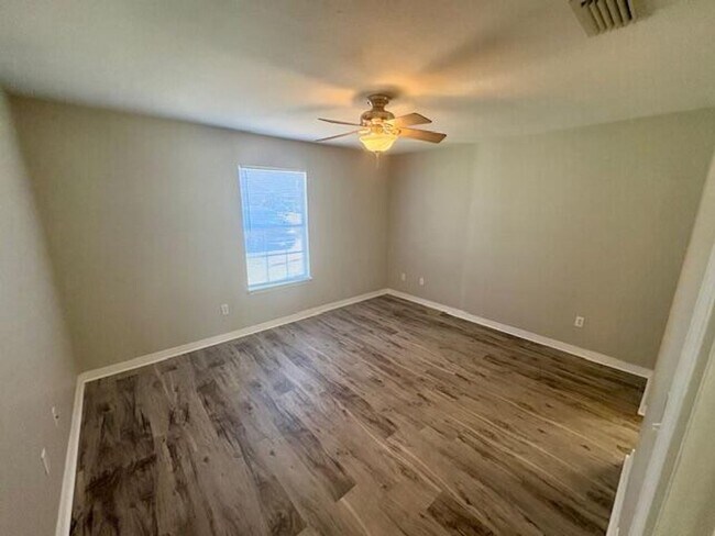 Building Photo - 2027 Las Vegas Trail