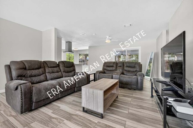 Building Photo - 614 Merioneth Dr NE