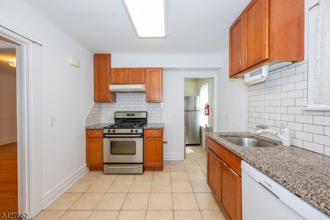 Building Photo - 200 Valley Rd