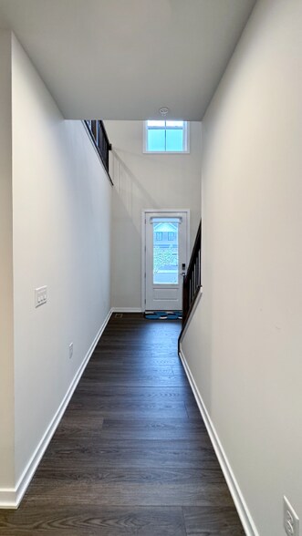 Building Photo - 240 Lilac St