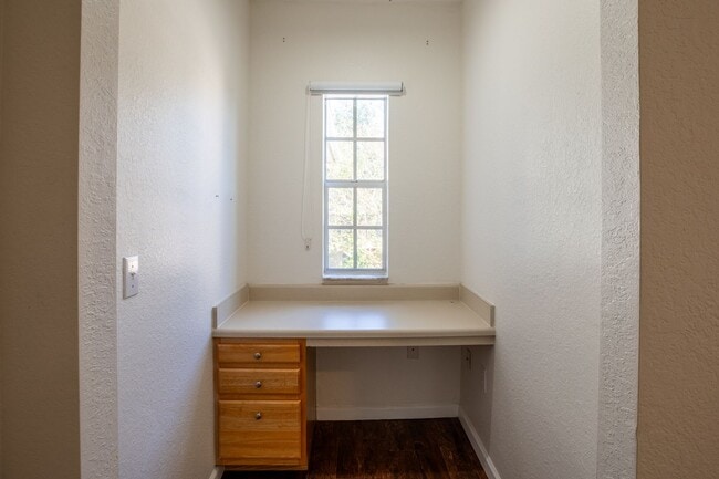 Building Photo - Condo in Desirable Mirabella Community