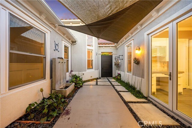 Building Photo - 58 Victoria