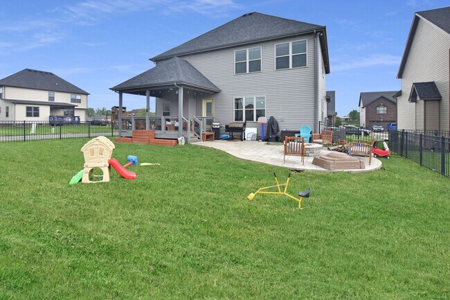 Building Photo - Pet Friendly Five Bedroom!